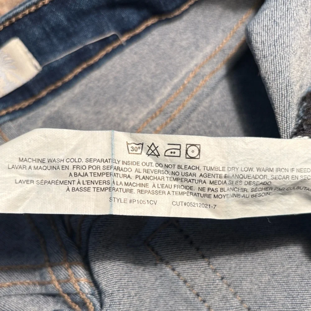 California Vintage | Women Straight Leg Frayed Hem Distressed Jean Pant 11/30